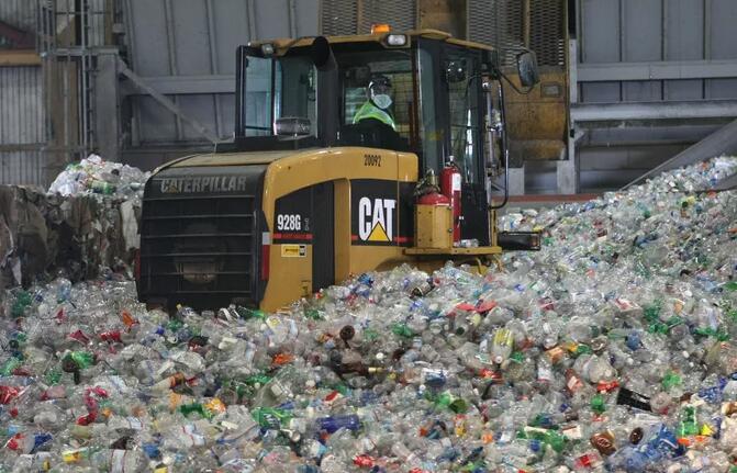 “新报告垃圾化学回收 它不能解决塑料污染